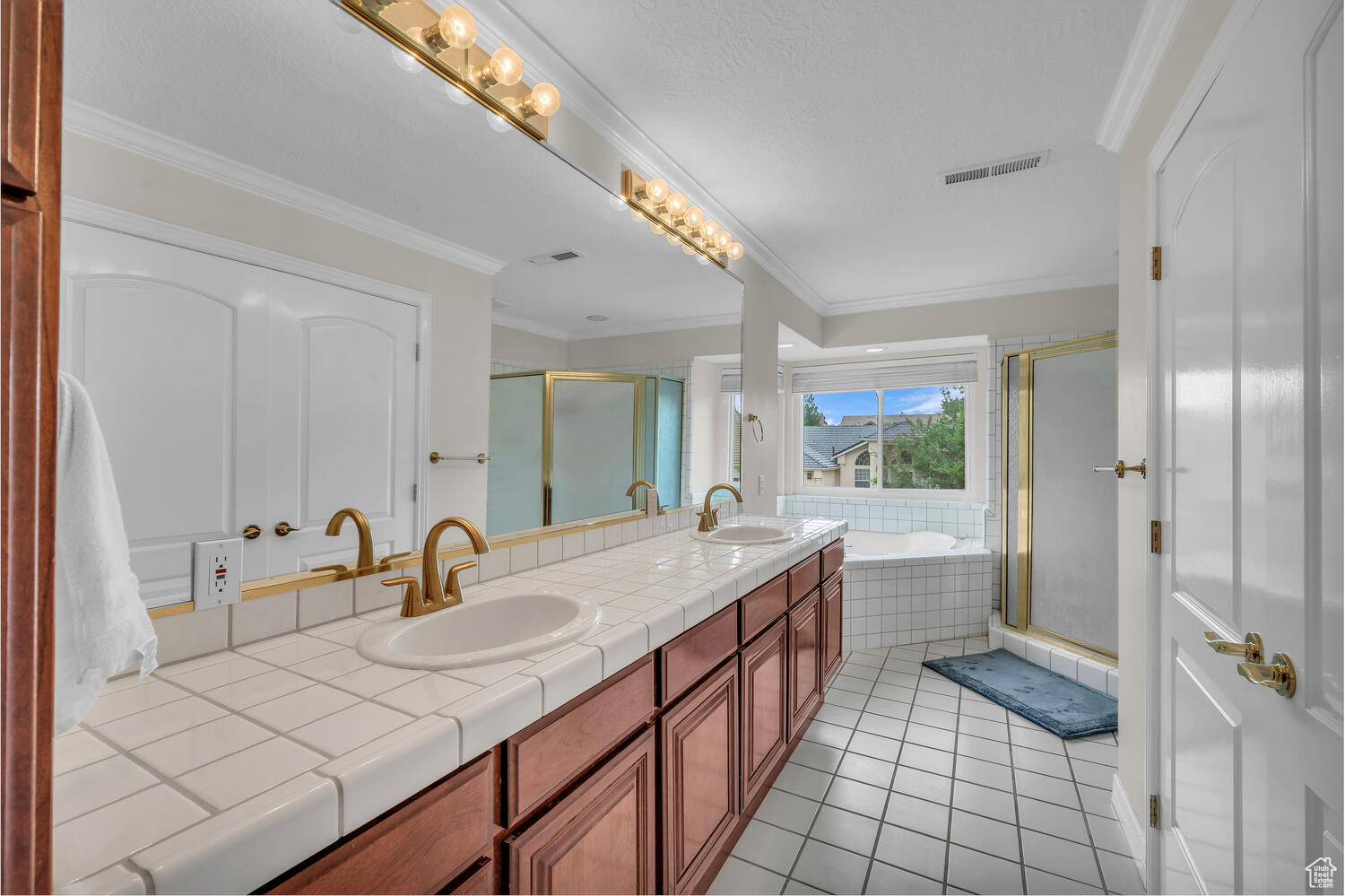 BOULDERS 1 - Residential