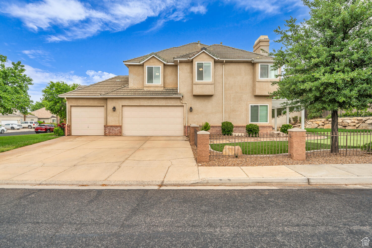 BOULDERS 1 - Residential