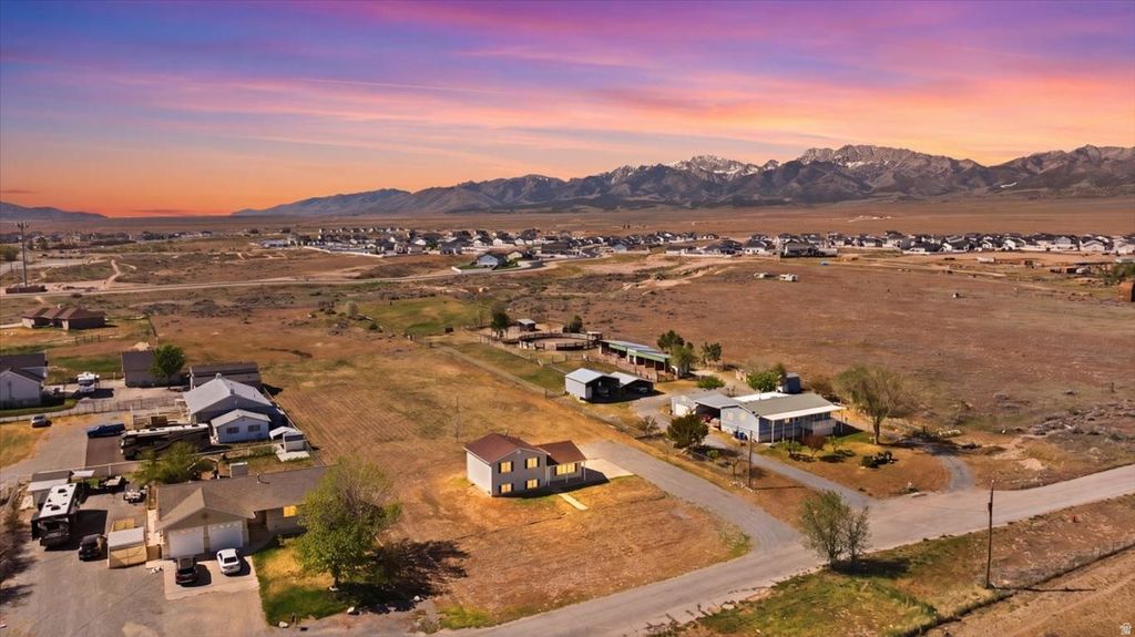 Photo of 431 W CHERRY ST, Grantsville, UT 84029 (MLS # 2153474)