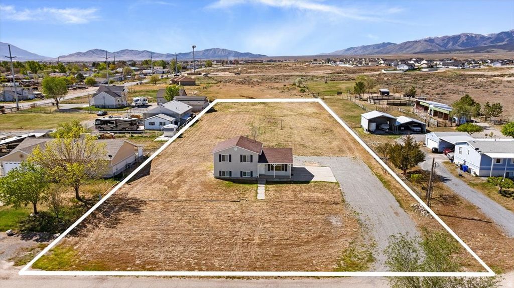 Photo of 431 W CHERRY ST, Grantsville, UT 84029 (MLS # 2153474)