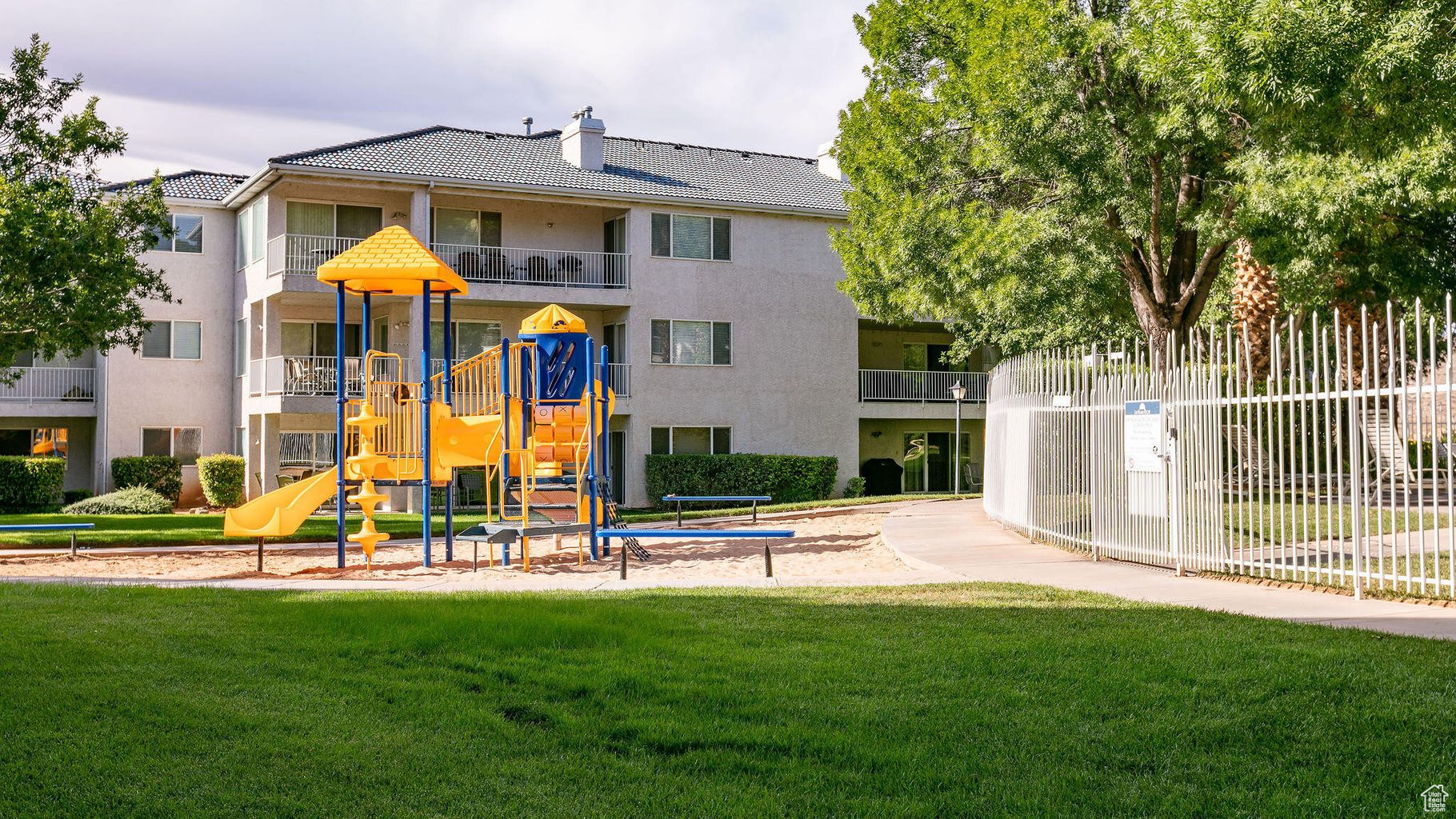 LAS PALMAS RESORT CONDO 1A - Residential