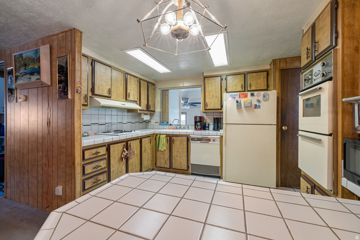 LUCAS RIDGE - Residential