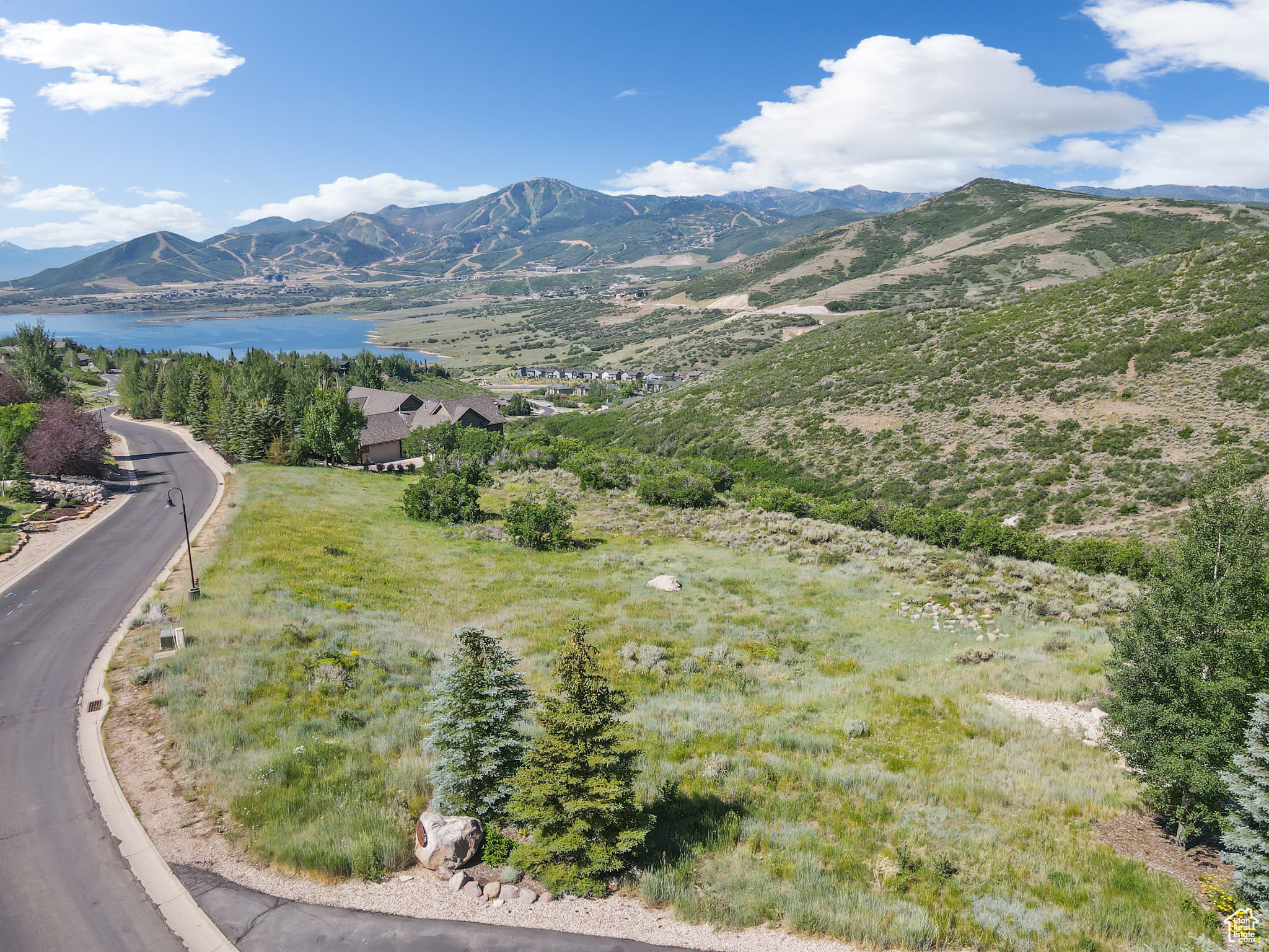 DEER MOUNTAIN - Land