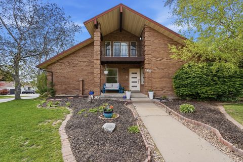 Photo of 962 S VALLEY VIEW DR E, Fruit Heights, UT 84037 (MLS # 2154796)