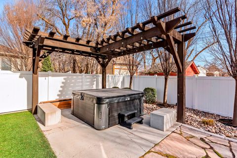 Tiny photo for 141 W GAILEY LN, Kaysville, UT 84037 (MLS # 2139199)