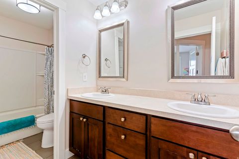 Tiny photo for 141 W GAILEY LN, Kaysville, UT 84037 (MLS # 2139199)