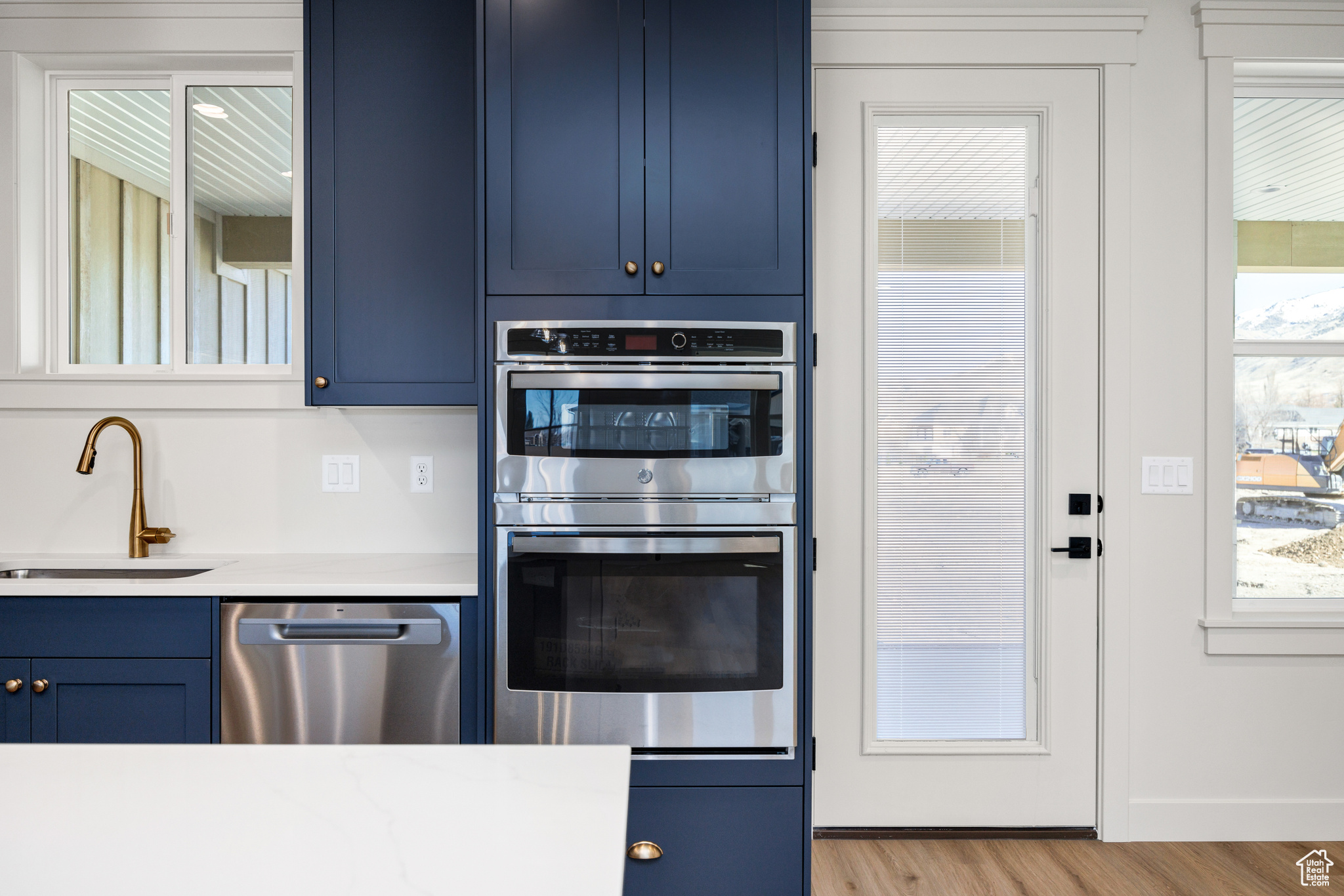 FOOTHILL LOFTS - Residential