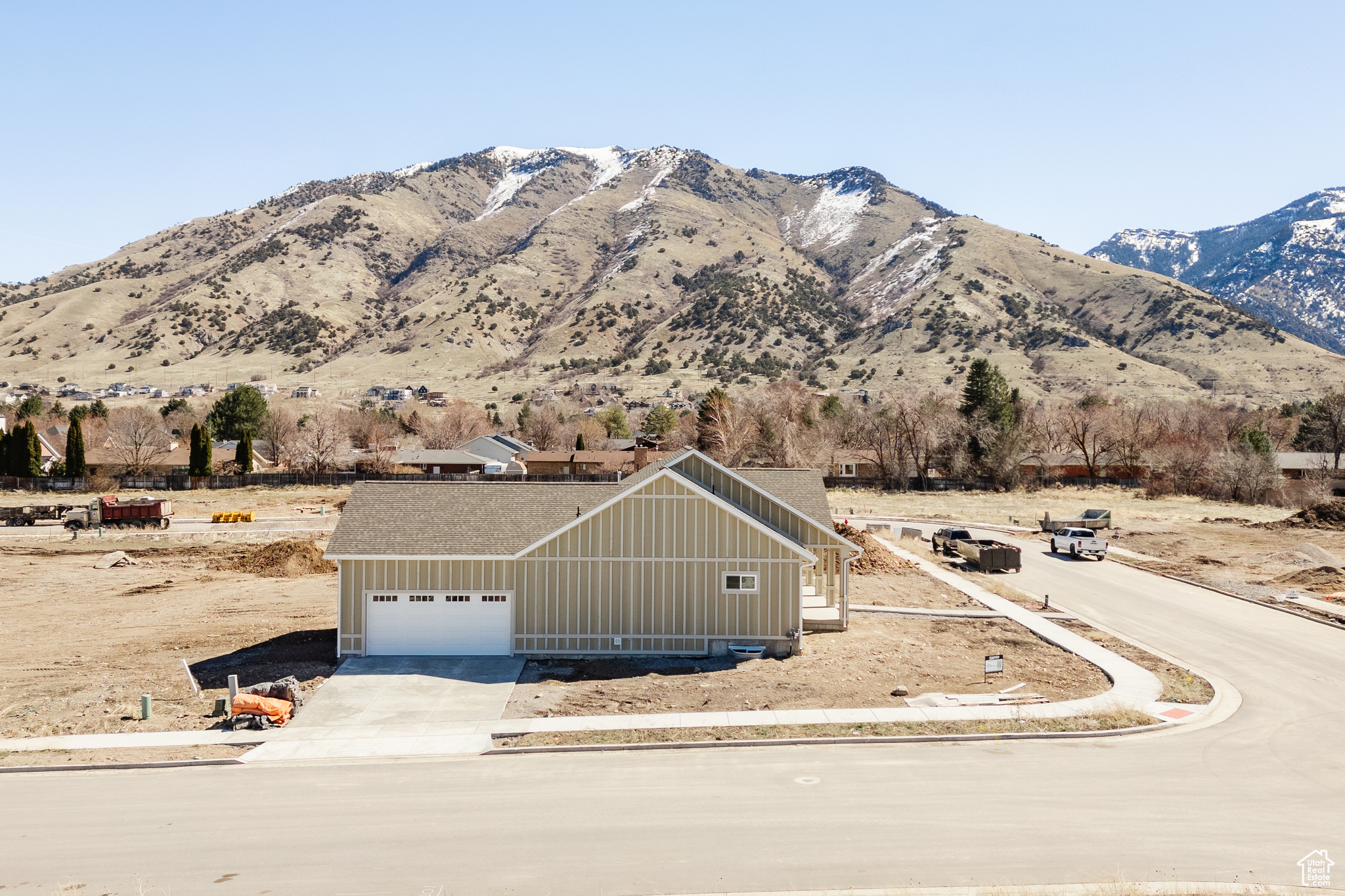 FOOTHILL LOFTS - Residential