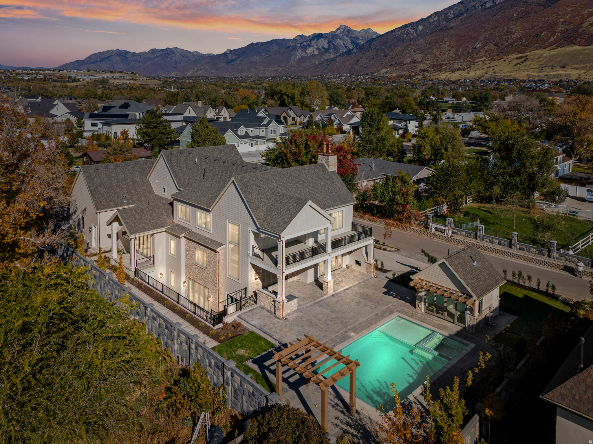 VIKING COURT - Residential