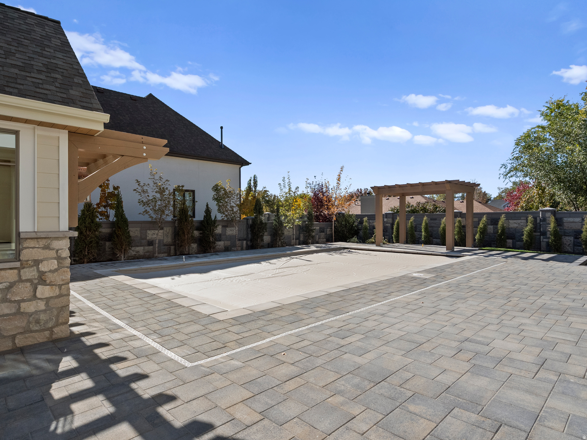 VIKING COURT - Residential