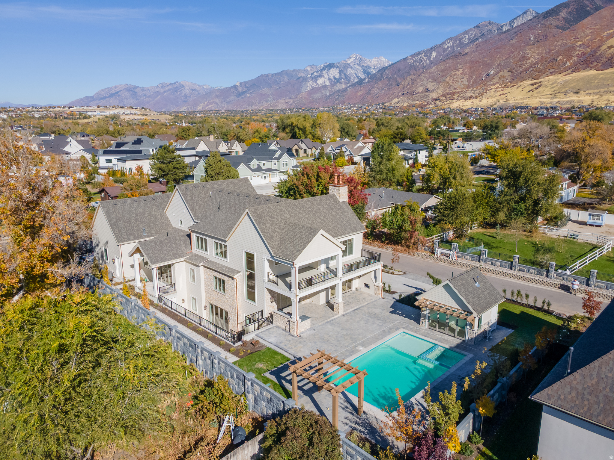 VIKING COURT - Residential