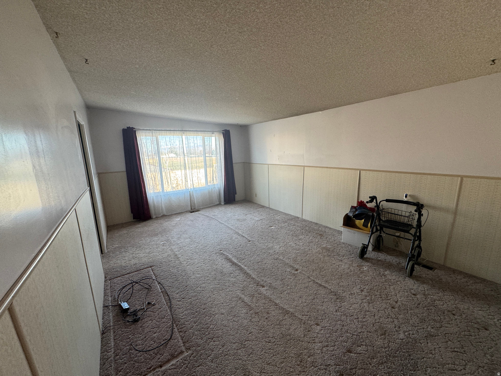 COUNTRY SQUIRE ESTATES - Residential