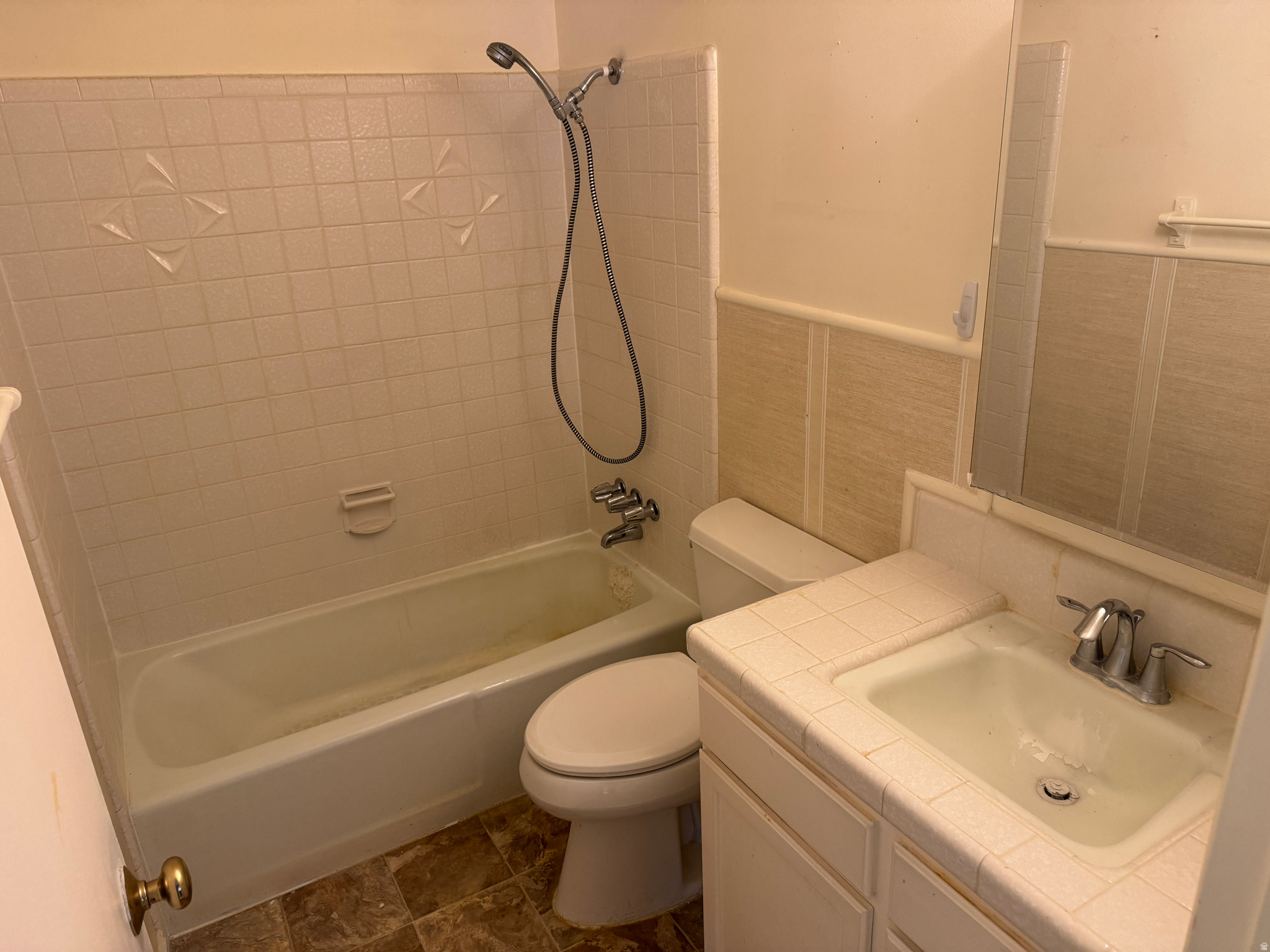 COUNTRY SQUIRE ESTATES - Residential