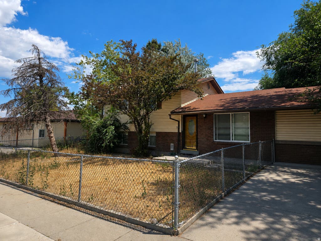 Photo of 4605 S TROJAN DR, West Valley City, UT 84120 (MLS # 2175850)