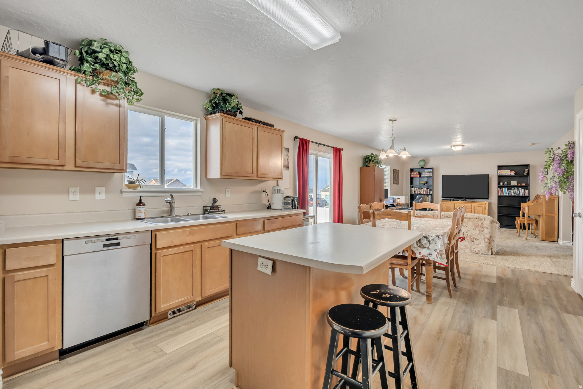 LAKE MOUNTAIN ESTATES - Residential