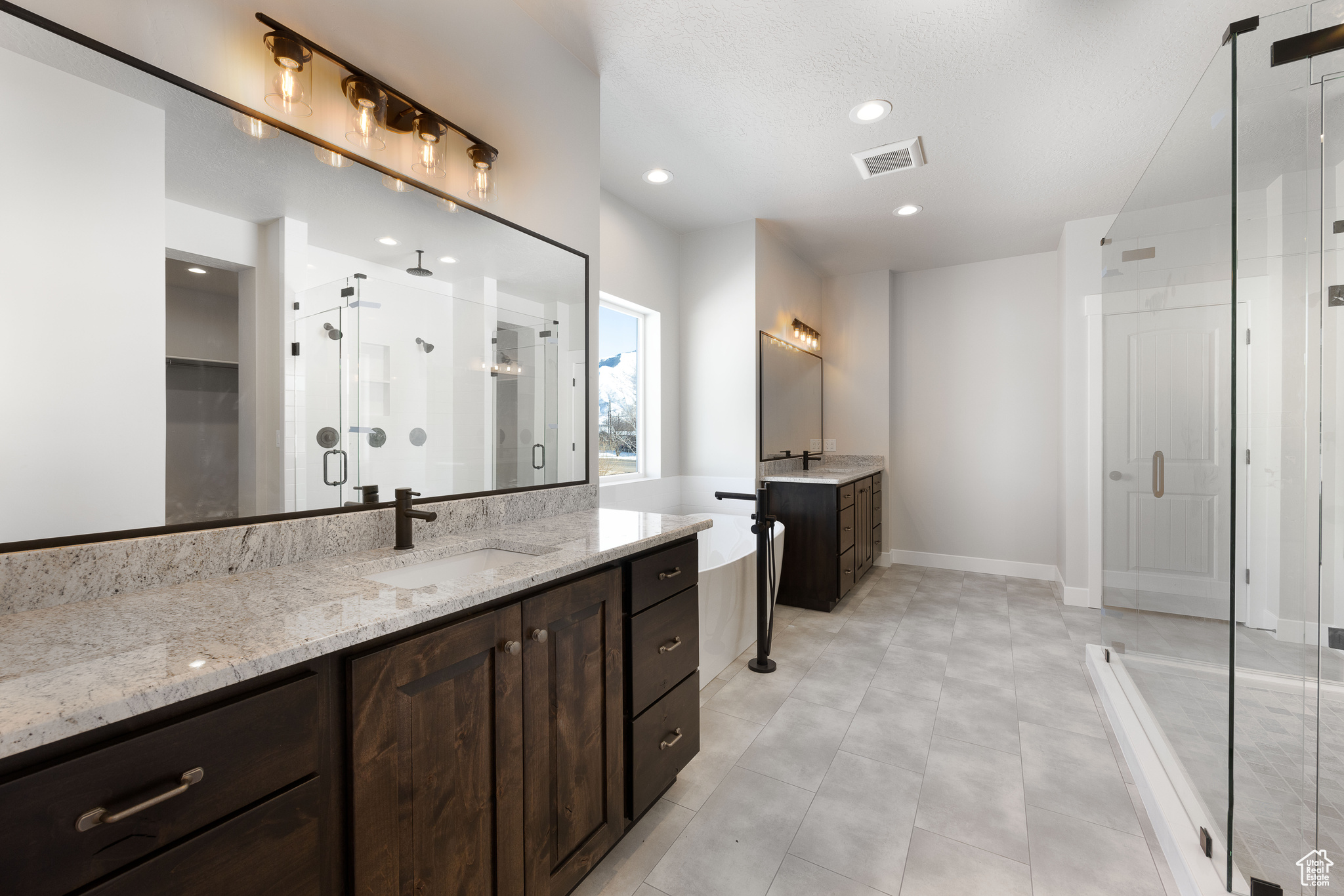 OAKRIDGE COVE - Residential