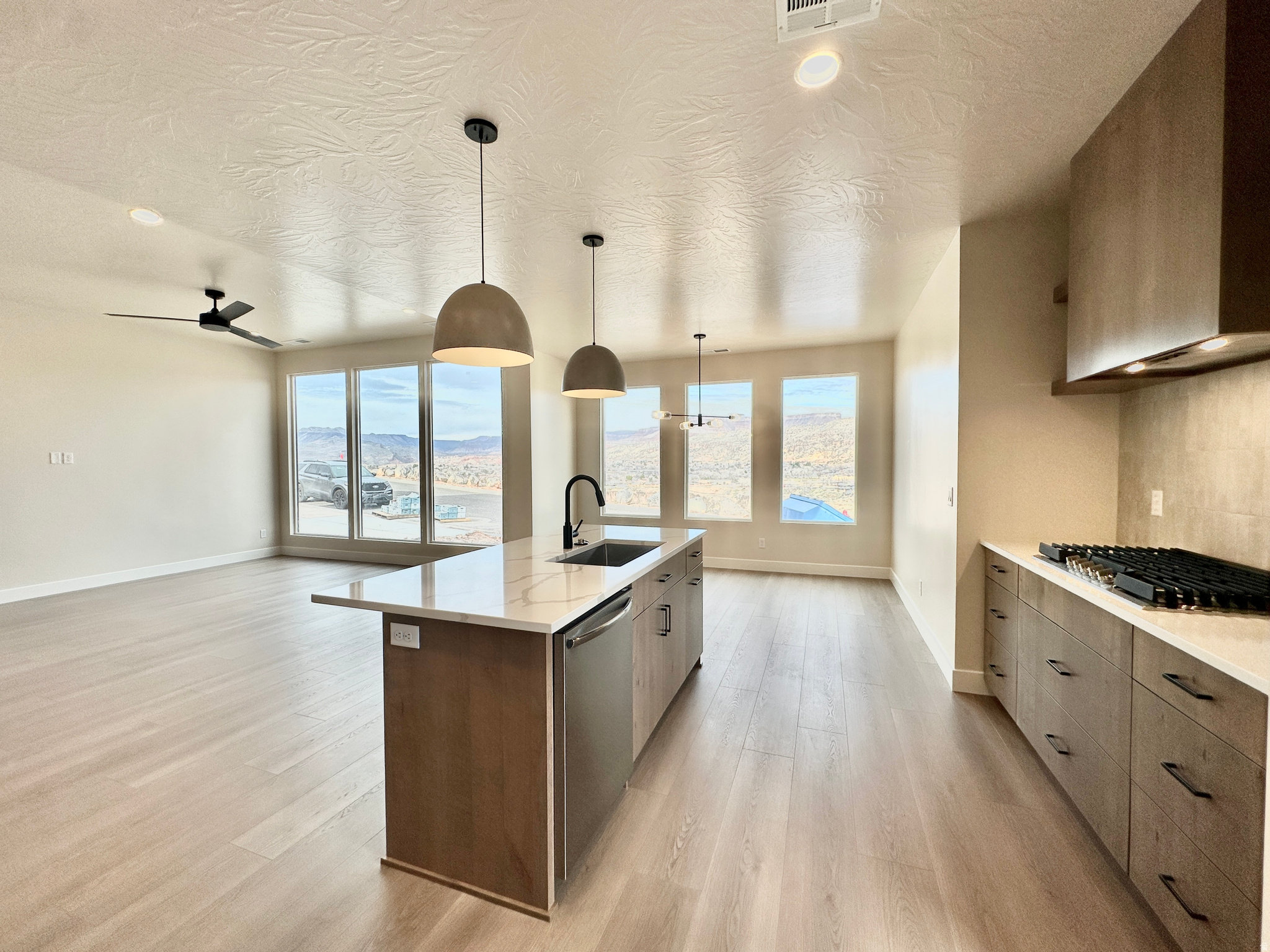 FALCON RIDGE - Residential