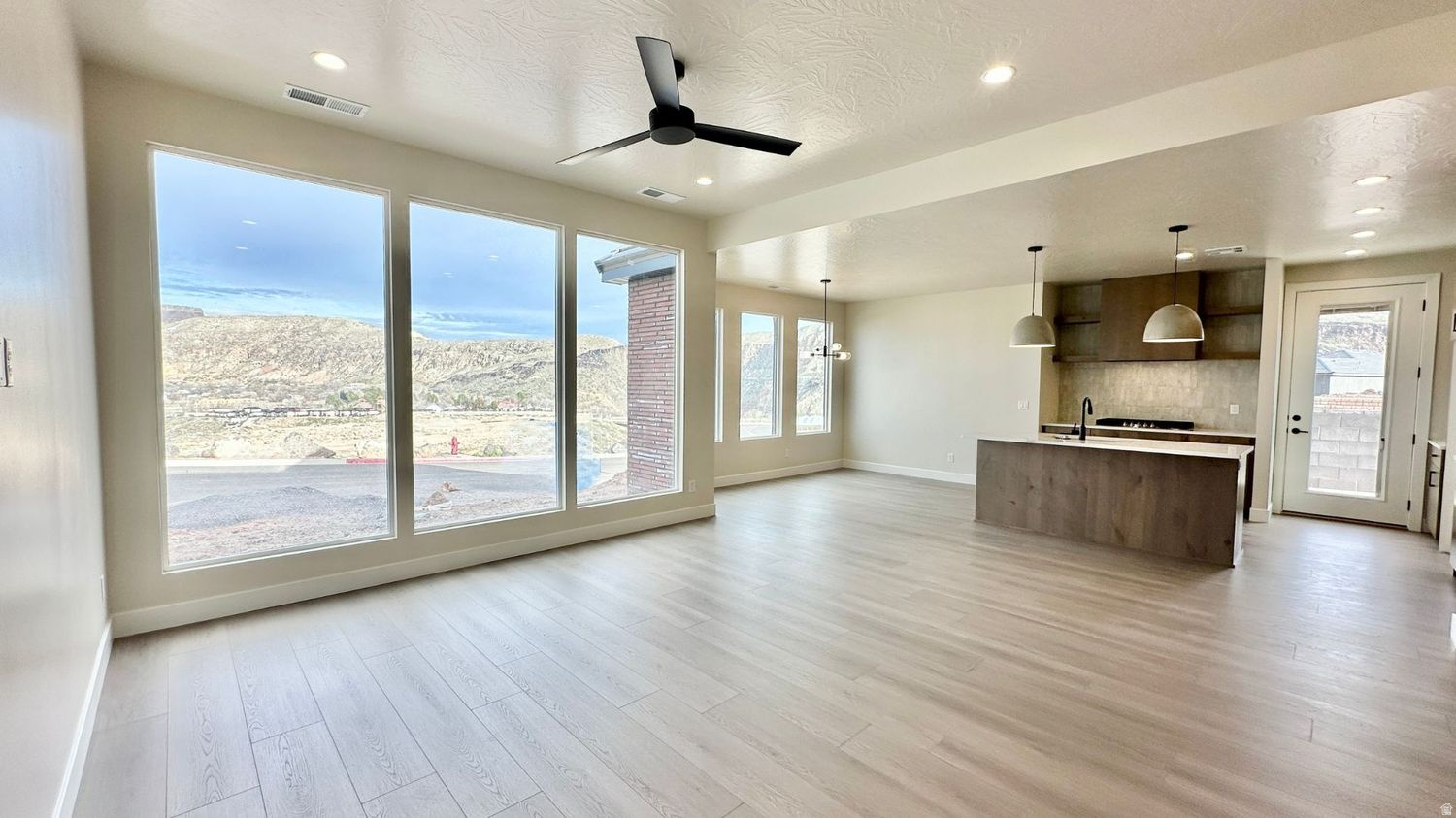 FALCON RIDGE - Residential