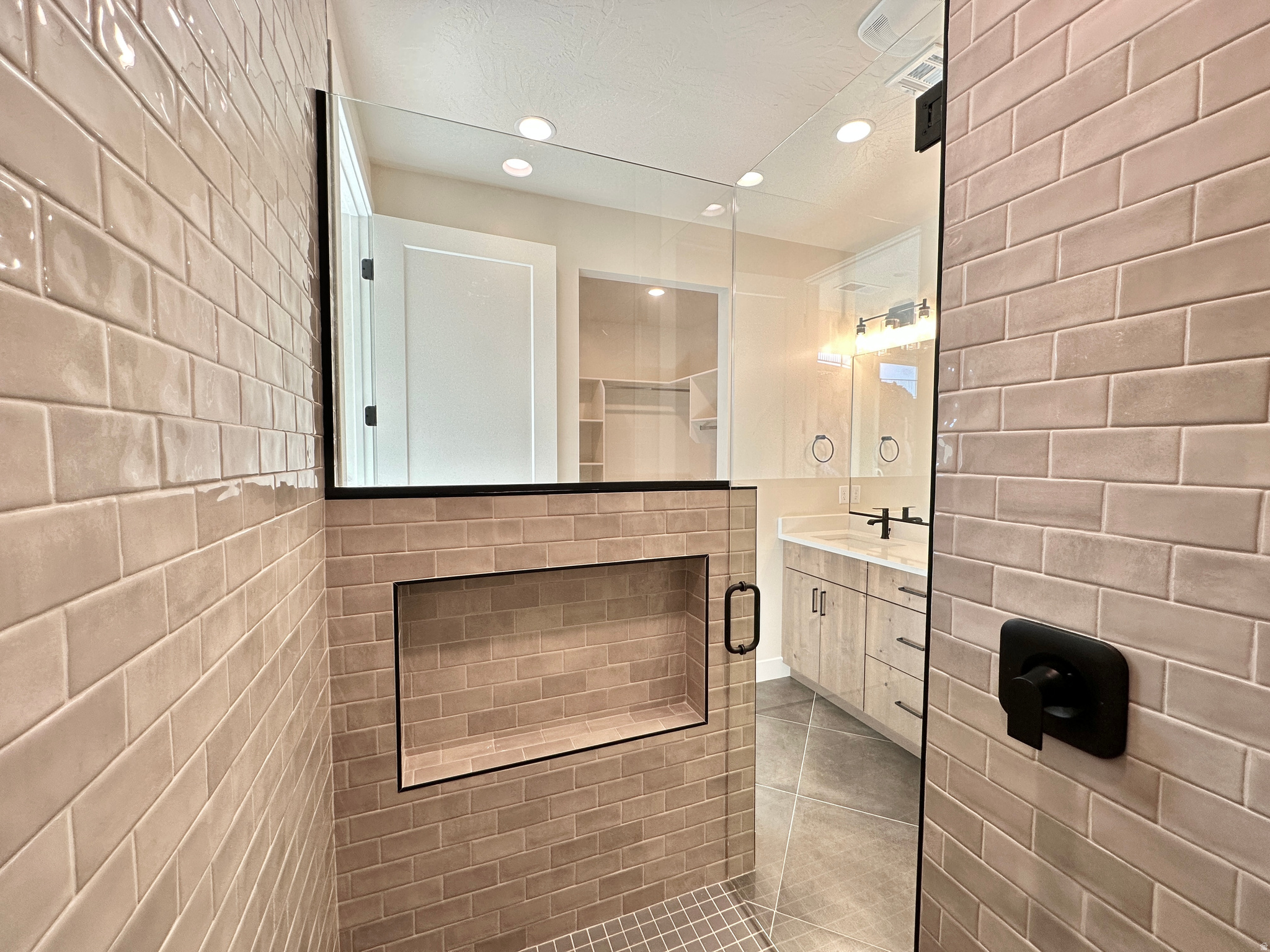 FALCON RIDGE - Residential