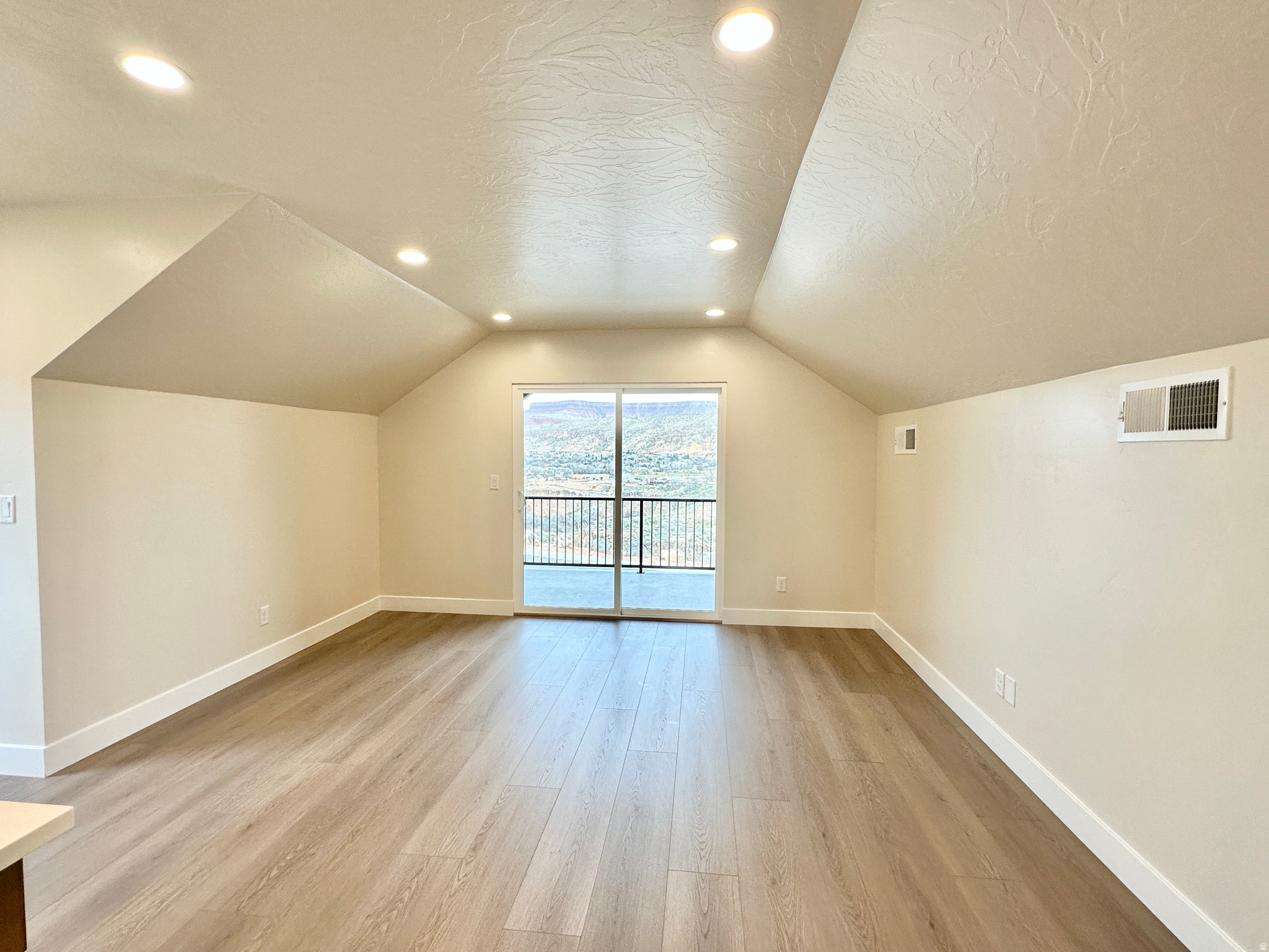 FALCON RIDGE - Residential