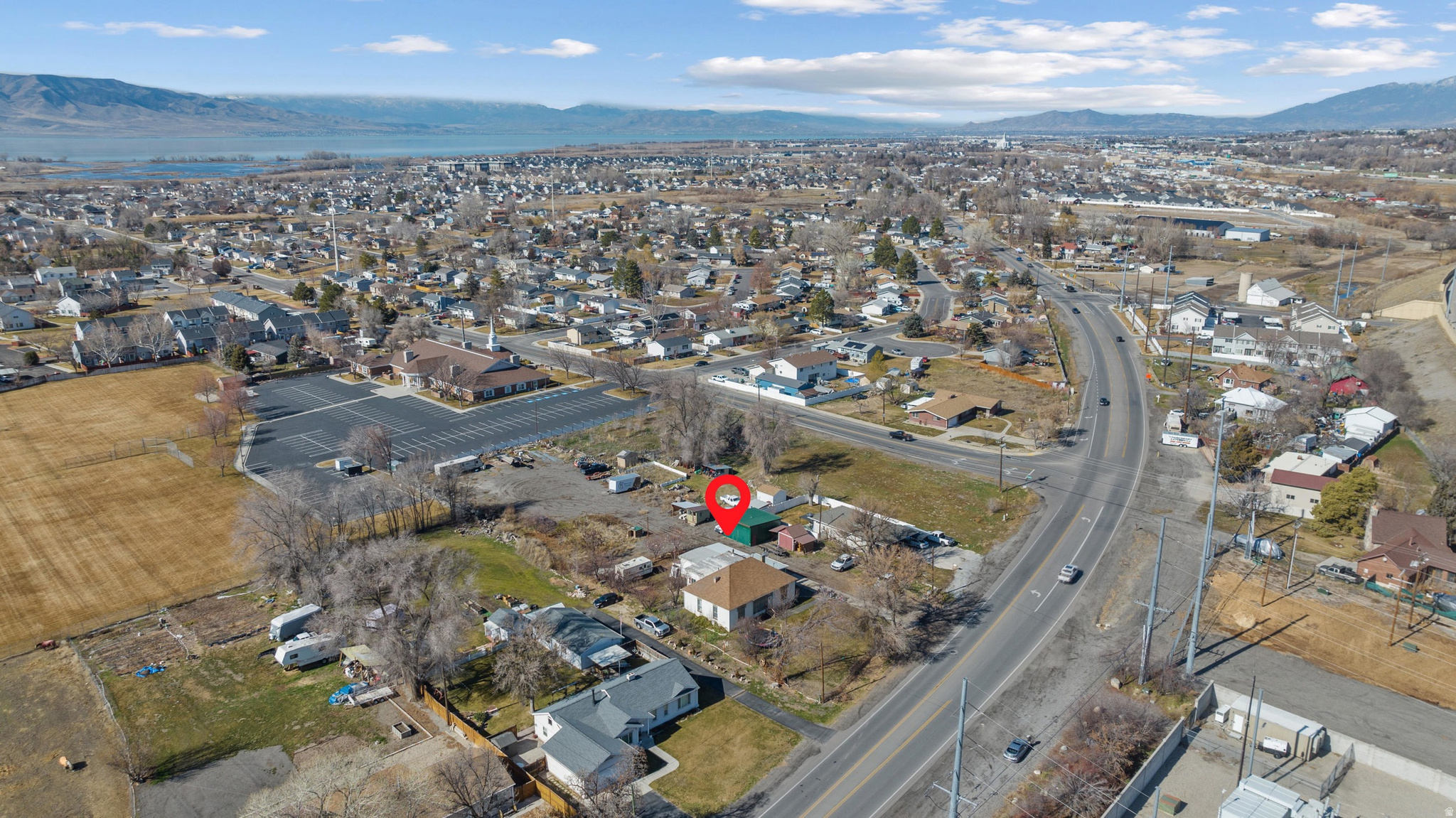 Main image without alt text