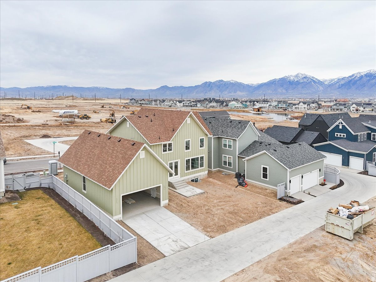 DAYBREAK - Residential