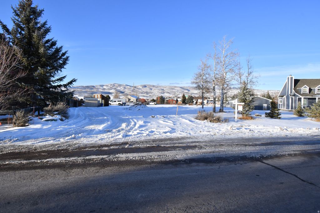 Photo of 295 E COUNTRYSIDE CIR, Kimball Junction, UT 84098 (MLS # 2133989)