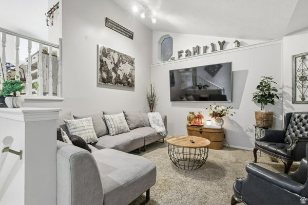 PHEASANT HOLLOW - Residential