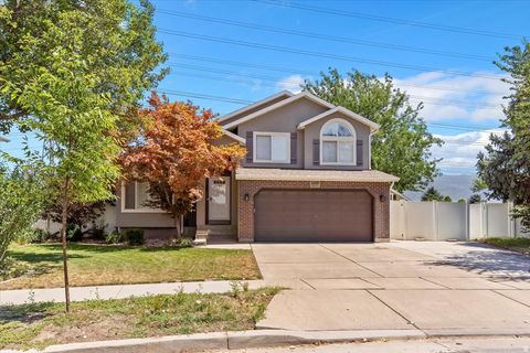 Tiny photo for 1441 BRIDGEVIEW DR, Layton, UT 84041 (MLS # 2148320)