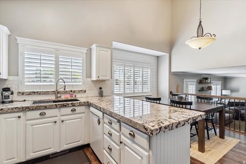 Tiny photo for 1441 BRIDGEVIEW DR, Layton, UT 84041 (MLS # 2148320)