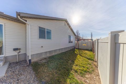 Tiny photo for 1029 N BEXLEY DR, North Salt Lake, UT 84054 (MLS # 2135110)