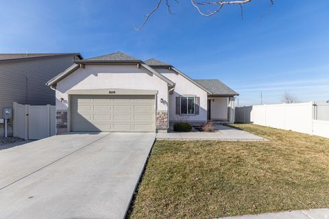 Tiny photo for 1029 N BEXLEY DR, North Salt Lake, UT 84054 (MLS # 2135110)