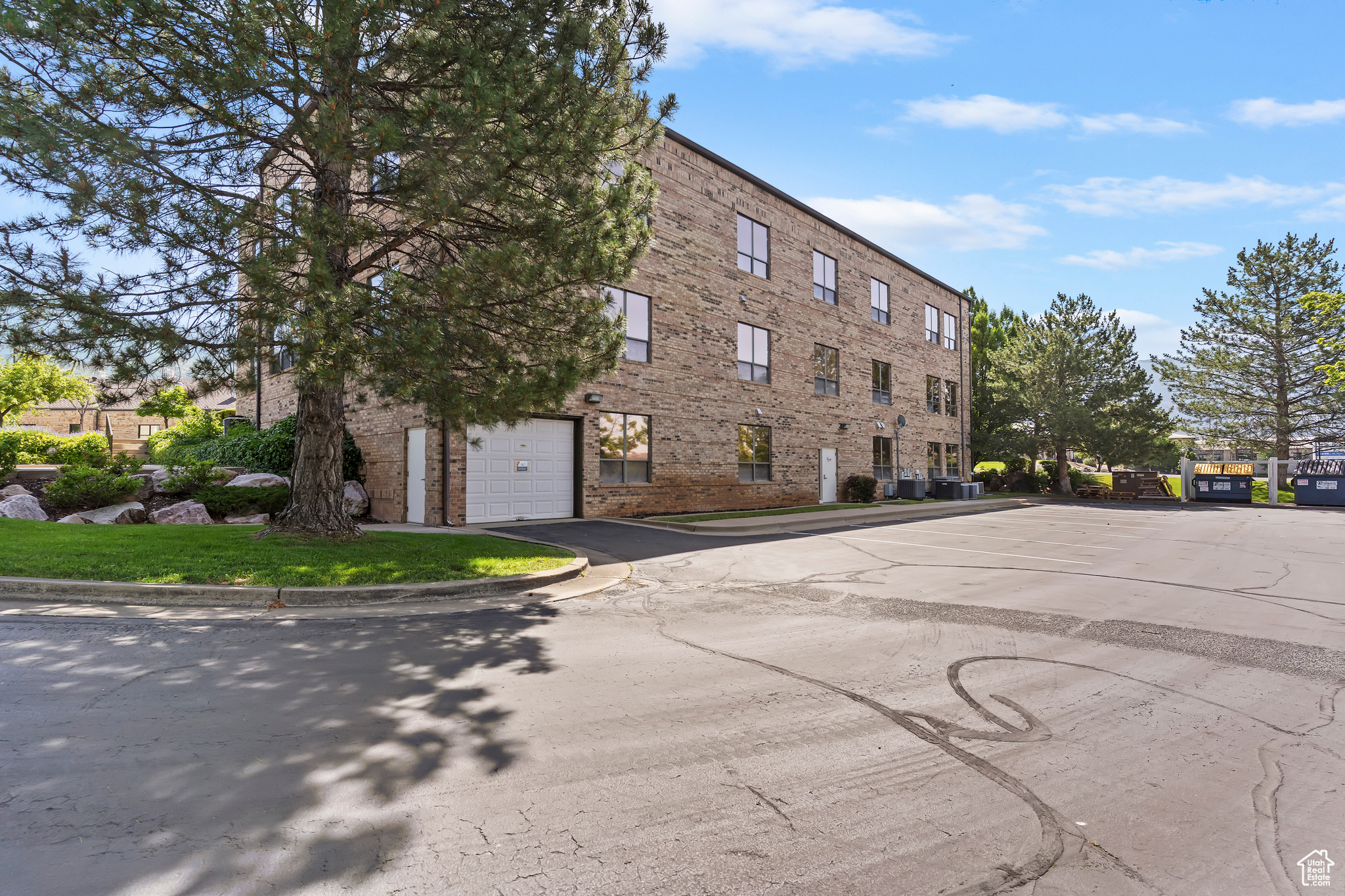 CROSSROADS LANDING - Commercial Sale