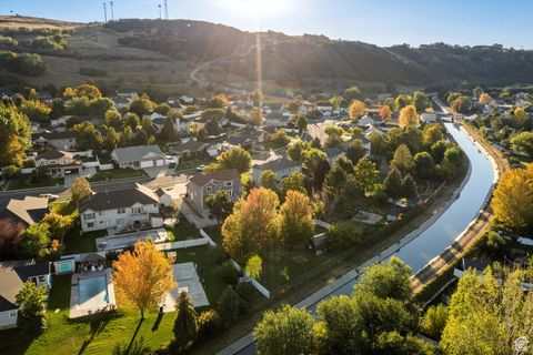 Tiny photo for 2002 E DEER RUN DR RUN, South Weber, UT 84405 (MLS # 2113748)