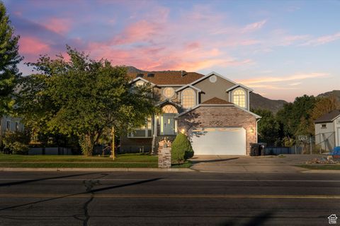 Photo of 2002 E DEER RUN DR RUN, South Weber, UT 84405 (MLS # 2113748)