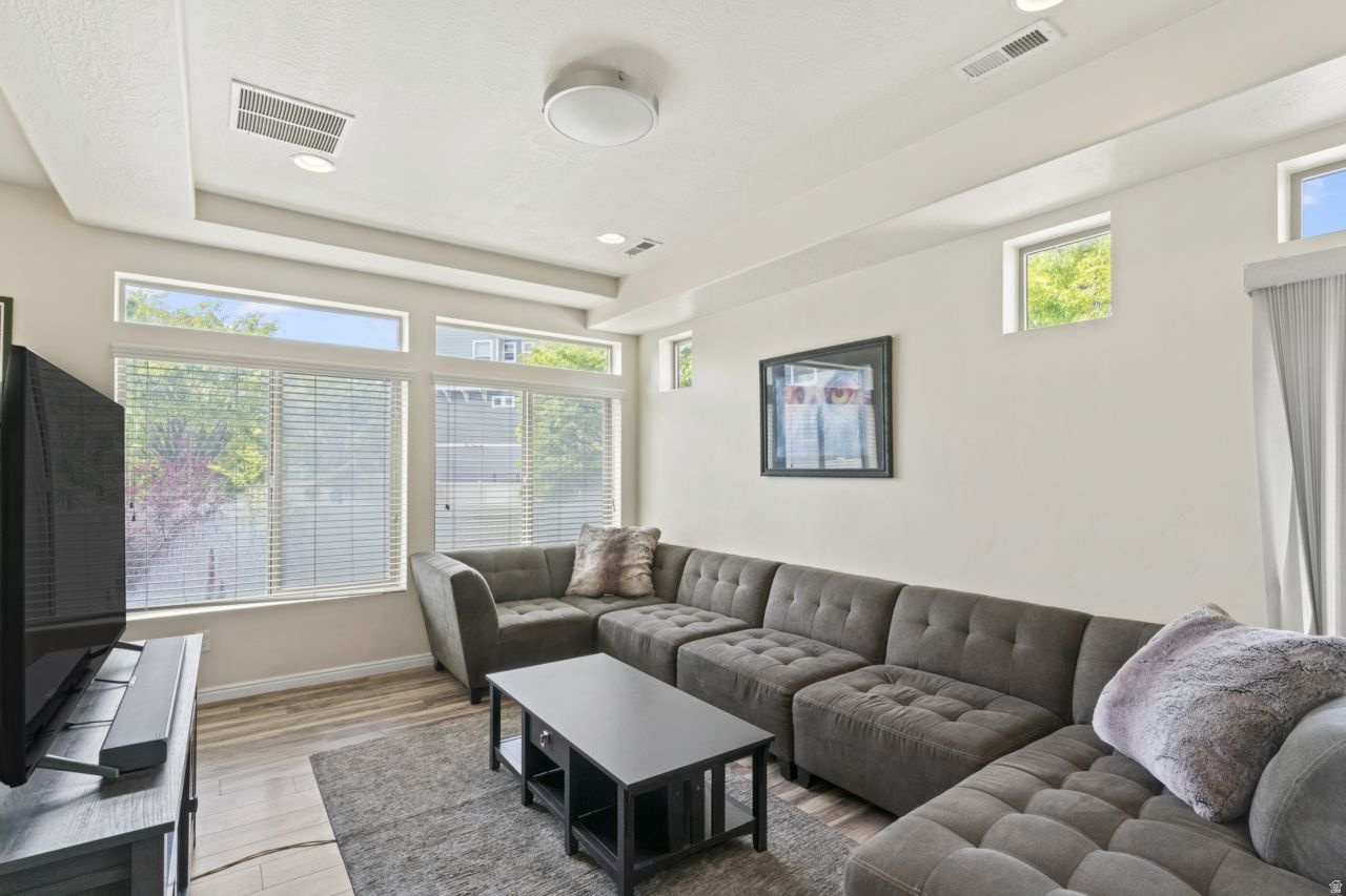 SOUTH POINT - Residential