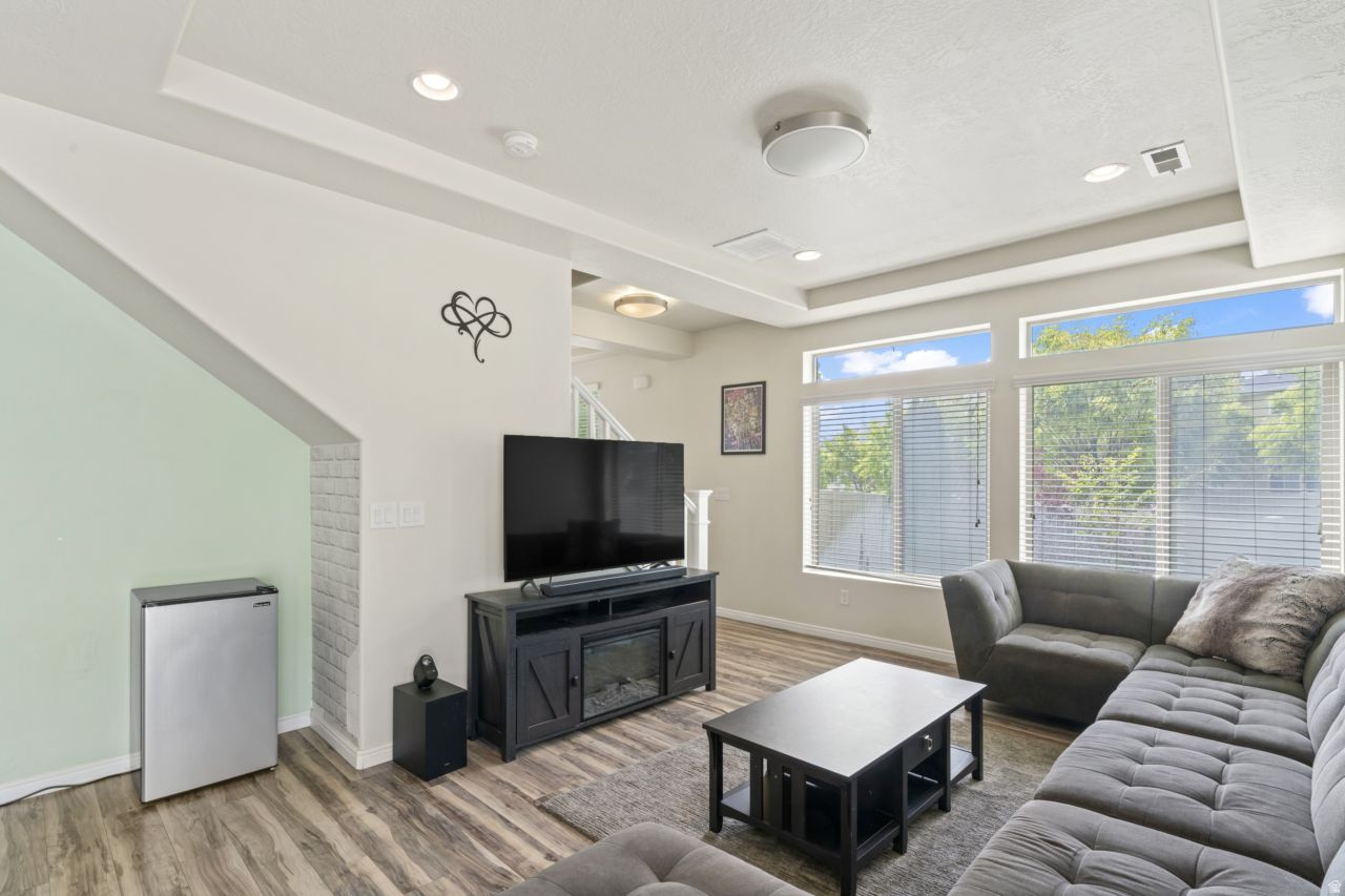 SOUTH POINT - Residential