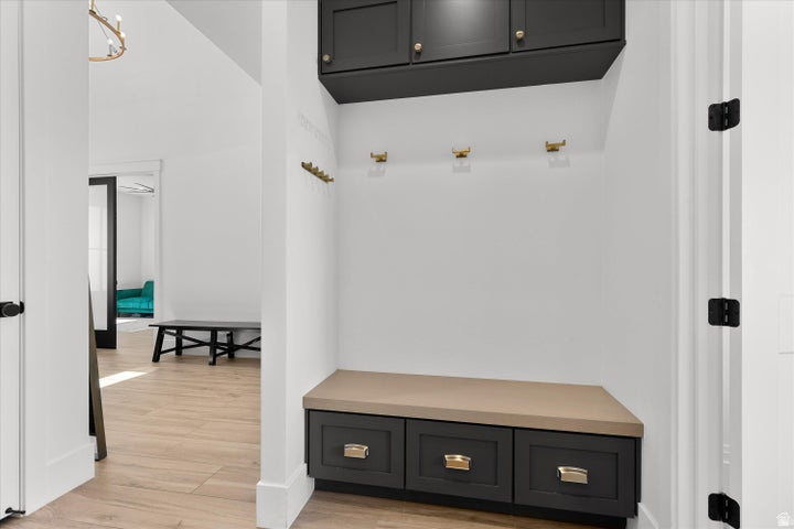 TEAKWOOD 5 - Residential