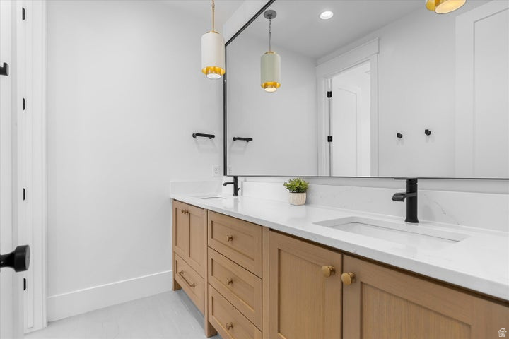 TEAKWOOD 5 - Residential