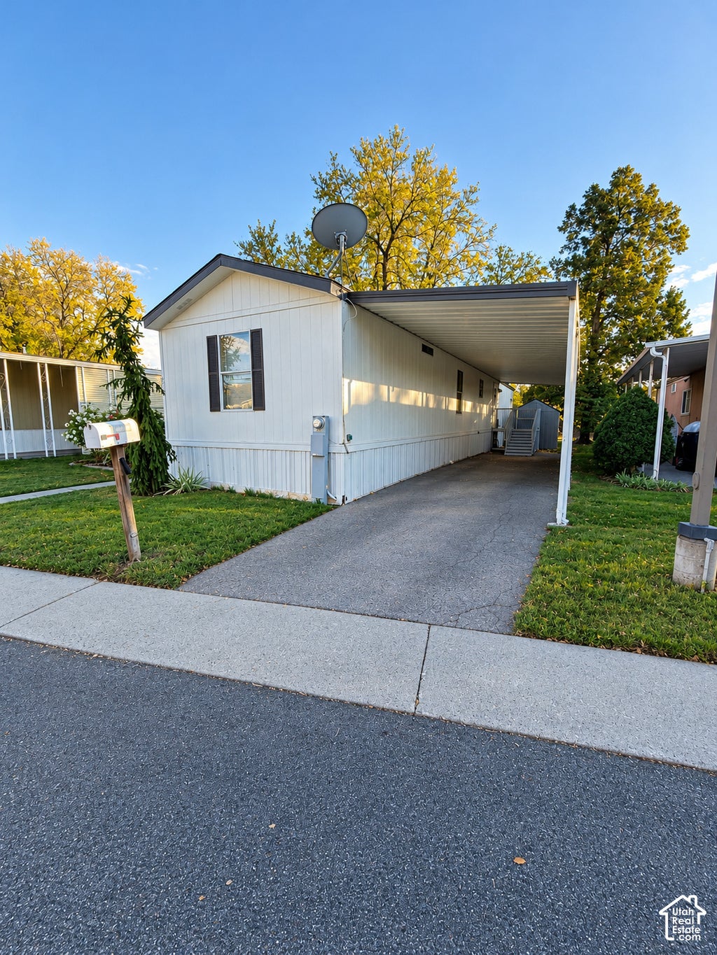 Photo of 1272 E SENDERO CIR, Salt Lake City, UT 84117 (MLS # 2192809)