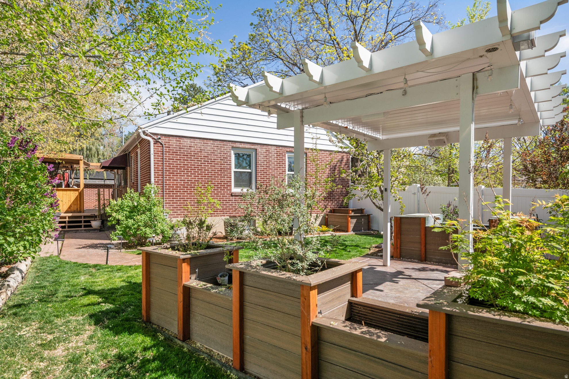 FEDERAL ACRES - Residential