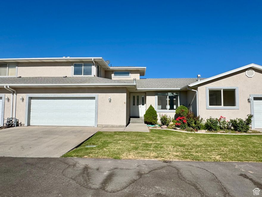 Super clean and move-in ready. Main level living plus 2 bedrooms/1 bath on the 2nd level. This townhome is located in a 55+ community. Fresh paint throughout and the carpets have been cleaned. Huge family room/dining area, large primary bedroom/bath and lots of natural light. HOA maintains front yard and common areas. Private back yard with vinyl fencing and patio. Two car garage. Great location in Delta, plus walking distance to many amenities. All appliances included.