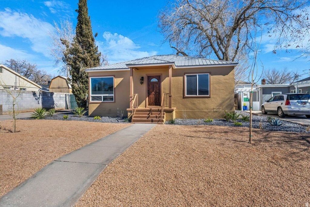 Photo of 339 S 600 E, Saint George, UT 84770 (MLS # 2140657)