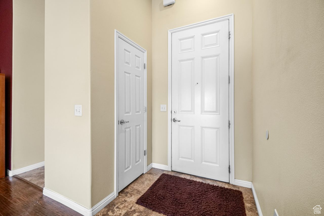 9174 S Jordan Oaks Dr, Sandy, Utah image 3