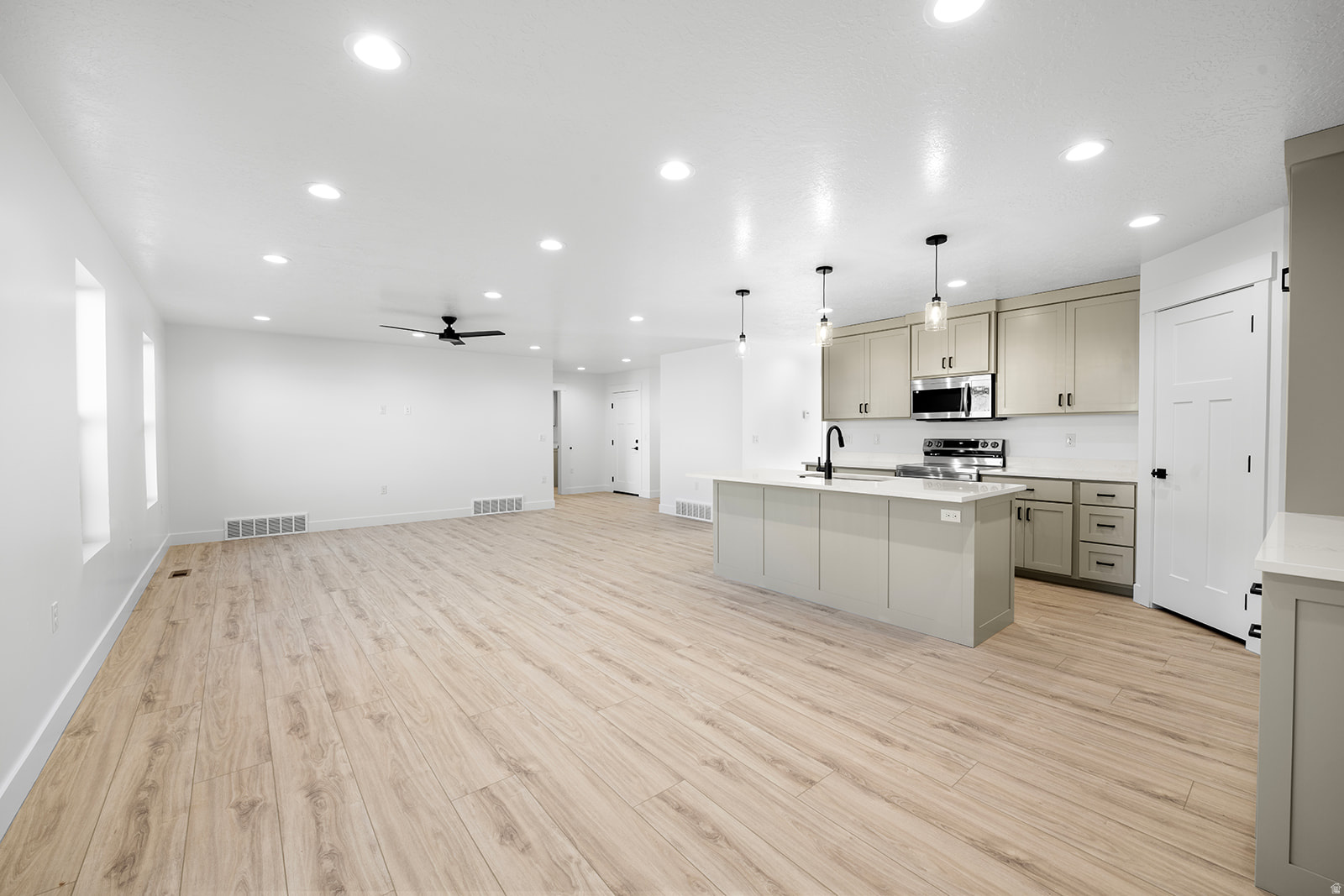 EAST RIDGE - Residential