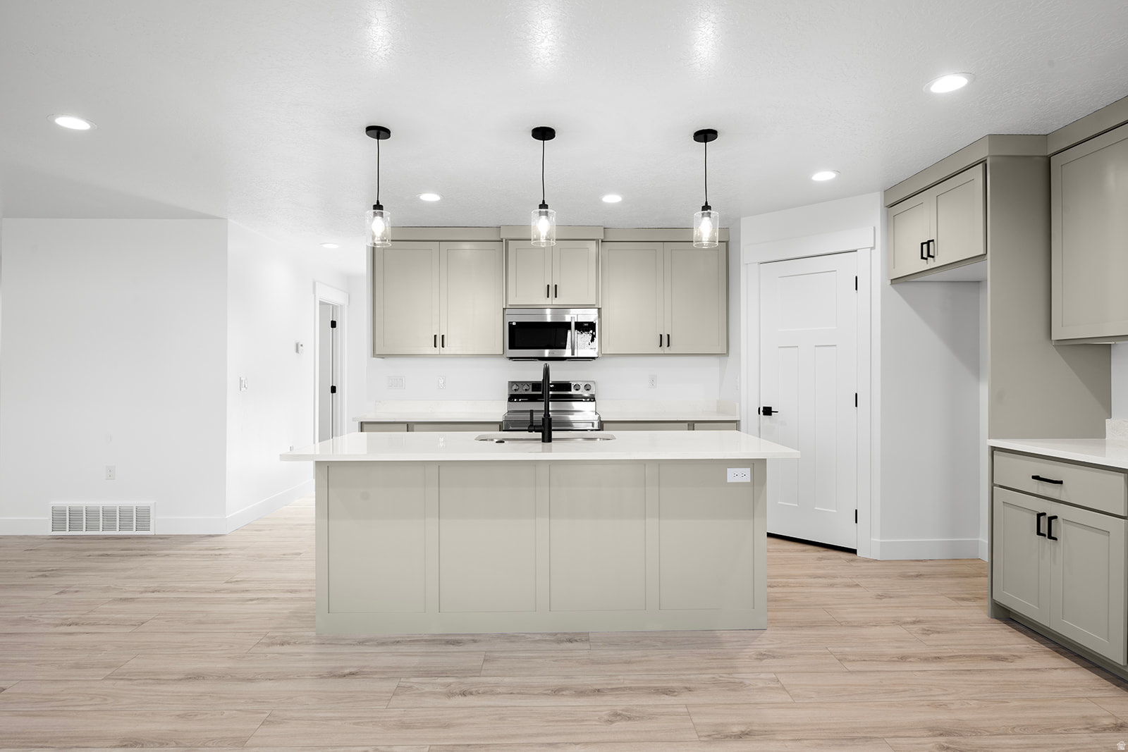 EAST RIDGE - Residential