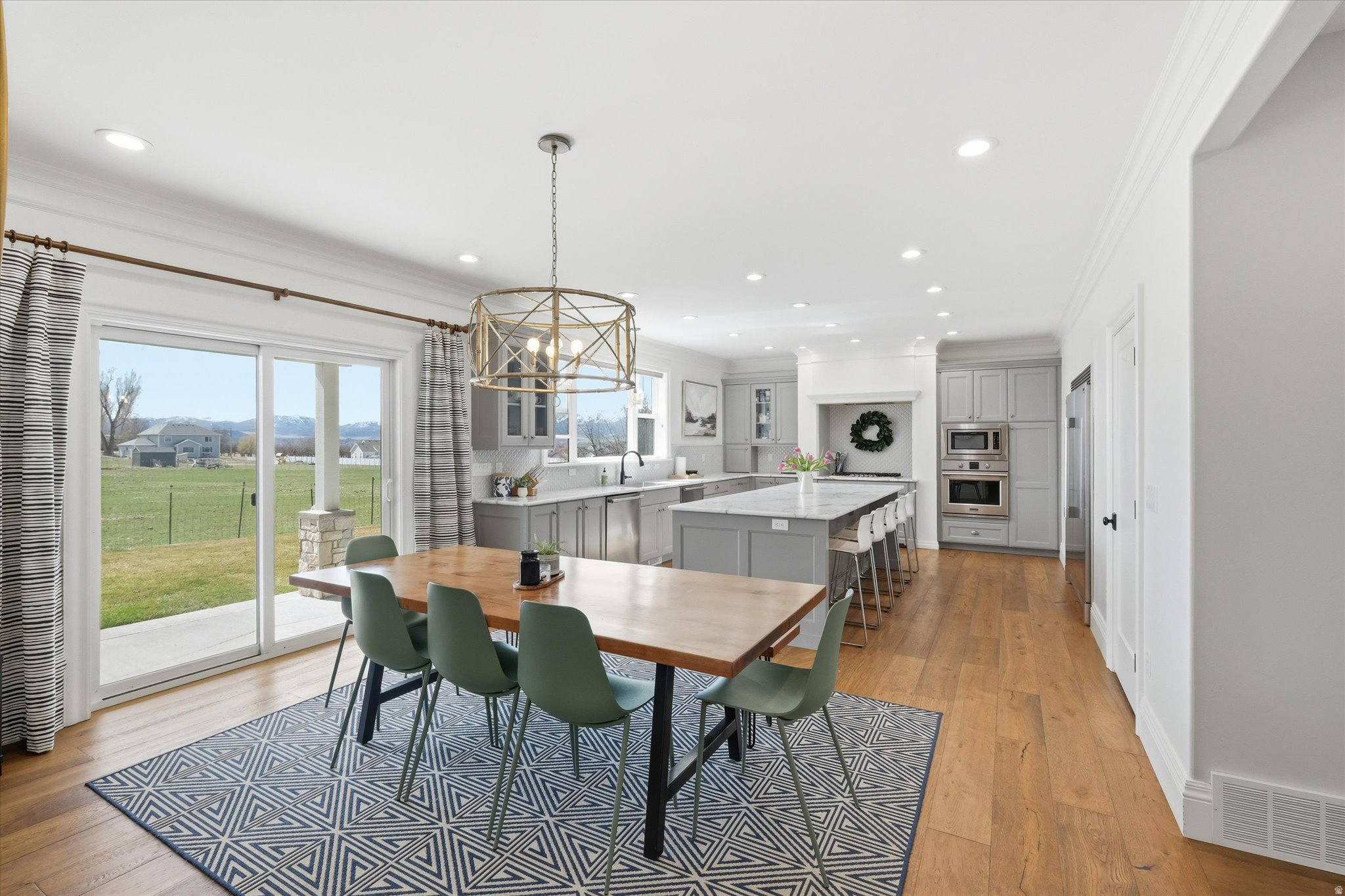 HAMPSHIRE ESTATES - Residential