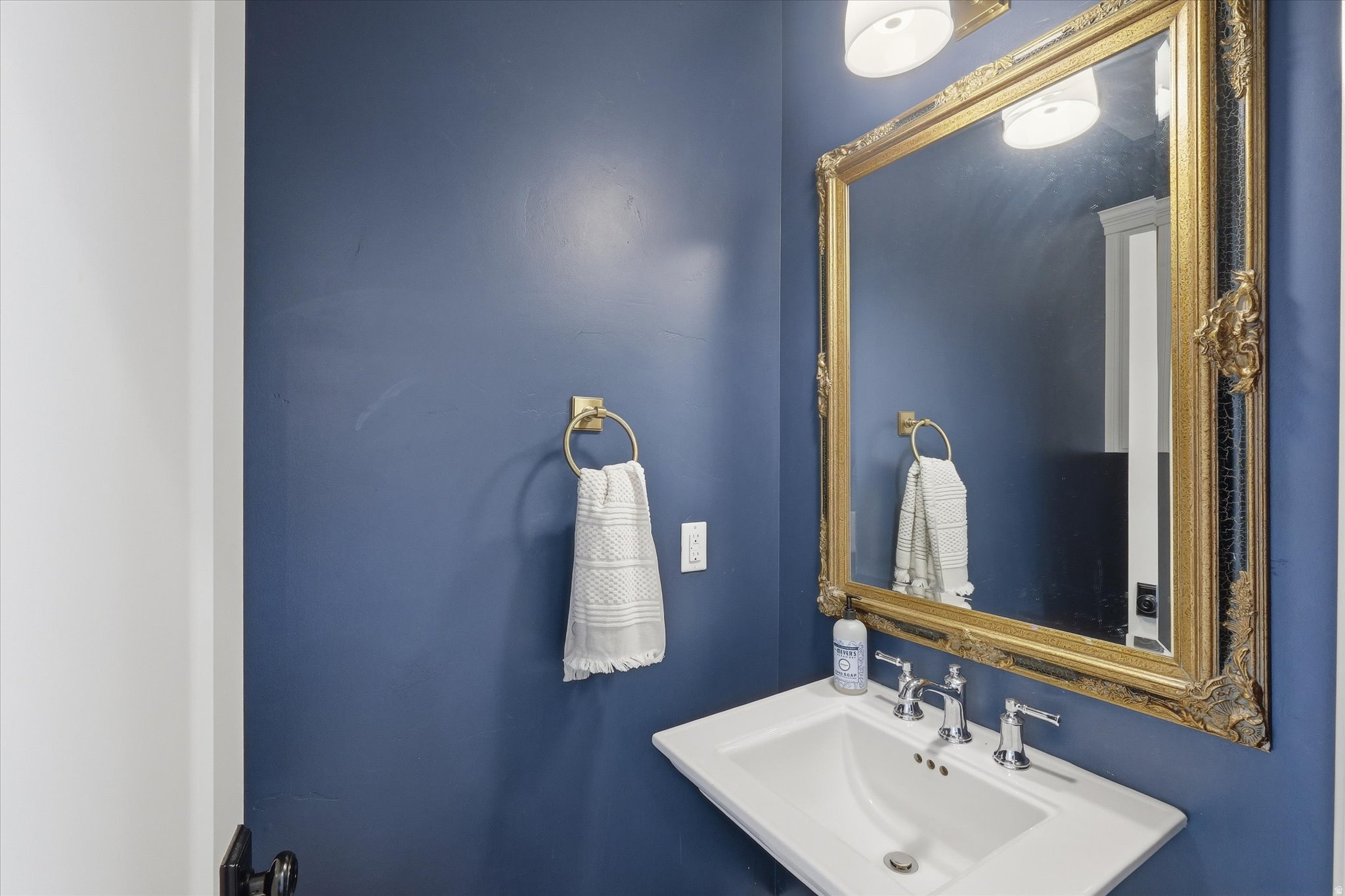 HAMPSHIRE ESTATES - Residential