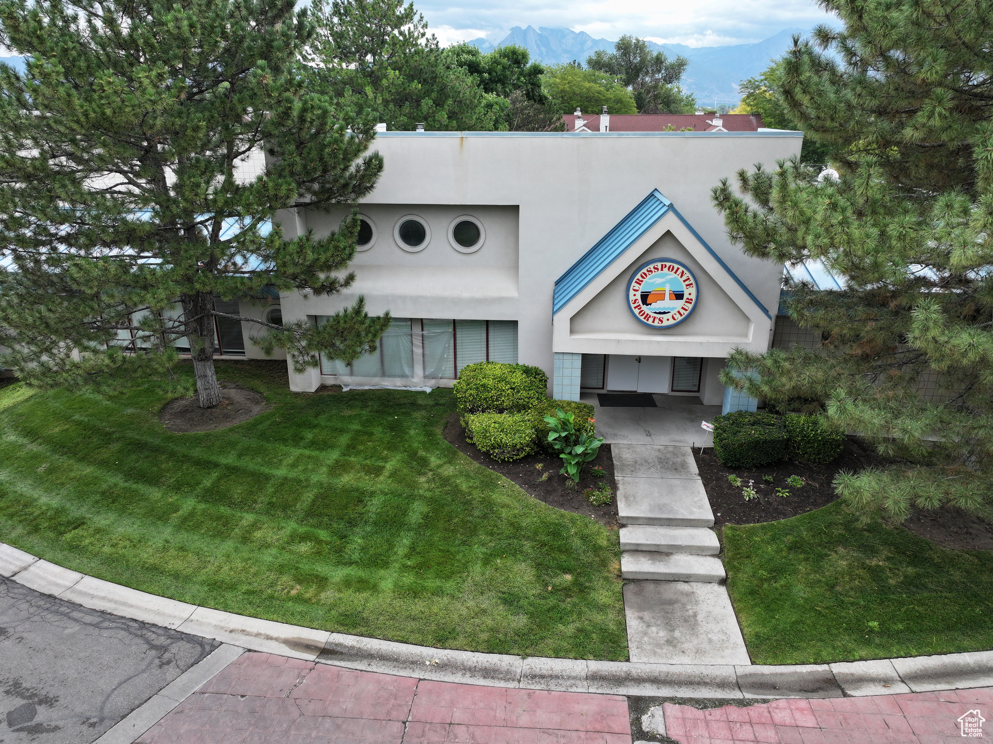 CROSSPOINTE CONDOS - Residential