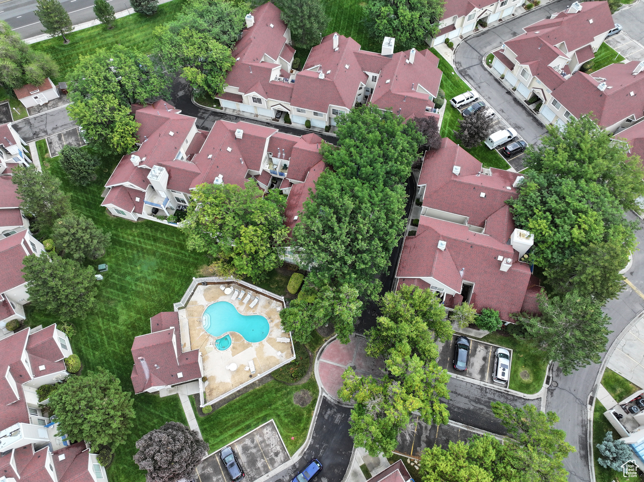 CROSSPOINTE CONDOS - Residential